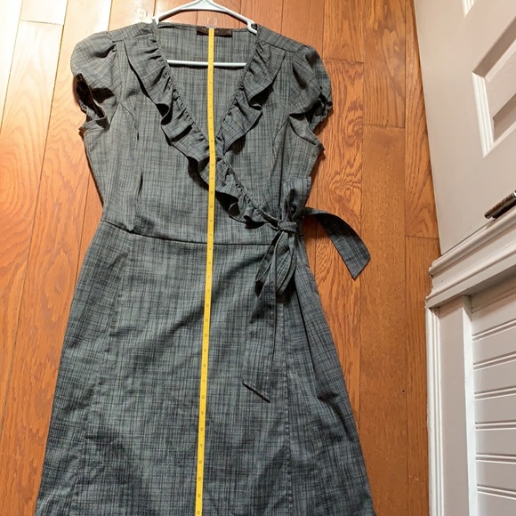 The Limited ruffle gray wrap dress - size 10 - Picture 7 of 12